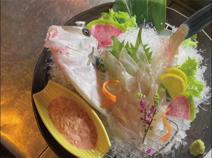 ウマズラハギ活造り — 肝の旨みを味わう一皿