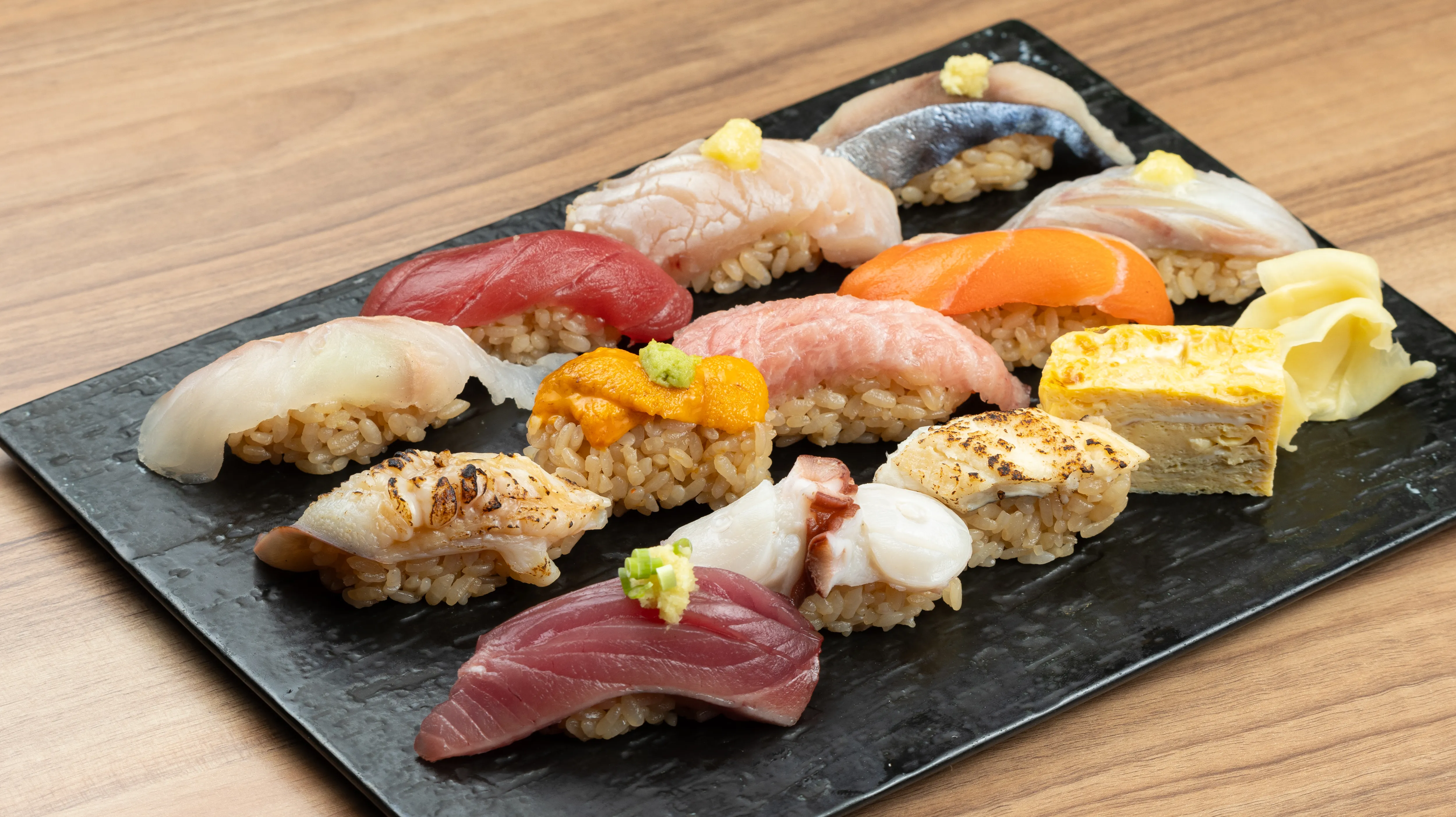 魚が肴特性旬の赤酢握り